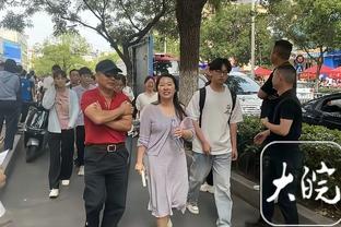 戈贝尔谈比赛：我们得让自己保持冷静 并在遇到困难时打团队篮球